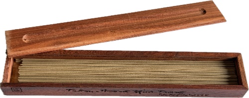 Trầm ống không tăm thiên nhiên loại 2 (Hộp gỗ)
